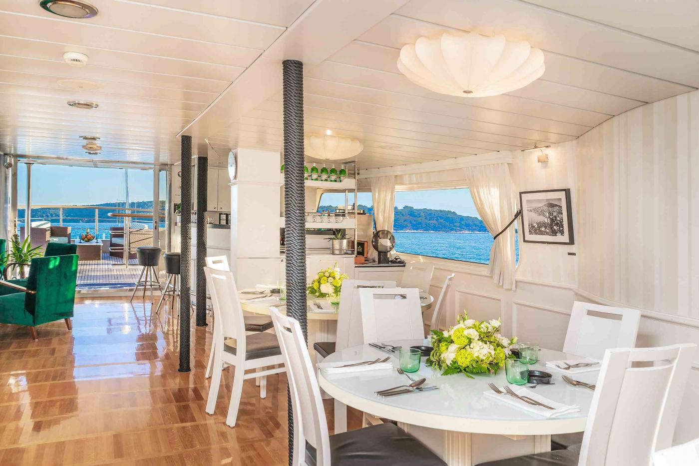 Go 1214 - Day Cruise Ship - 39m