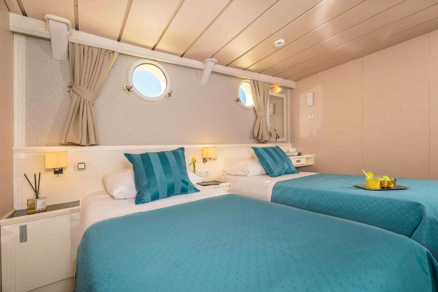 Go 1214 - Day Cruise Ship - 39m